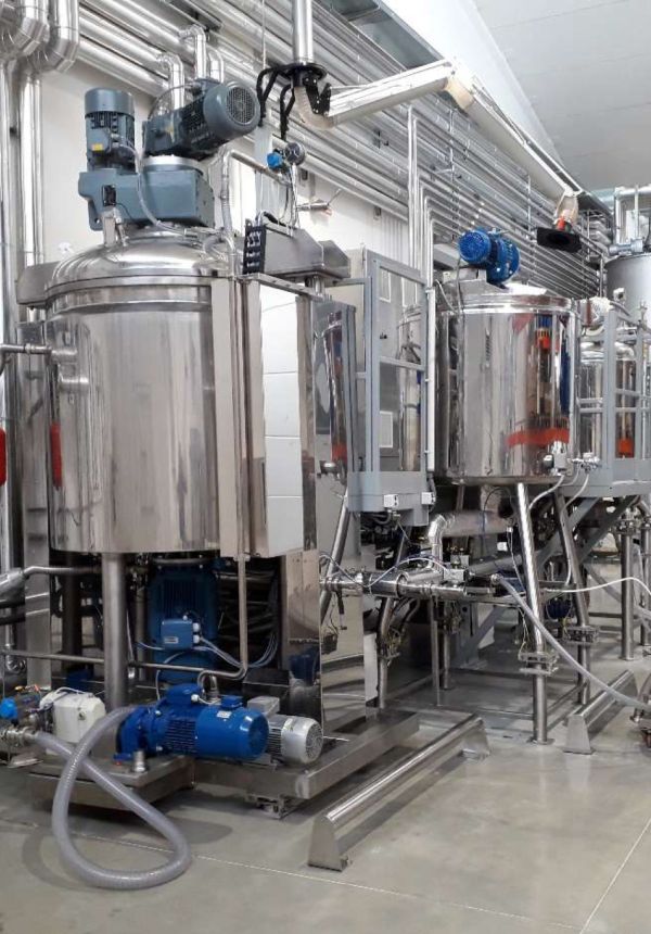 Impianto miscelazione con n°2 turbo sottovuoto (500 Lt.+ 1500 Lt.) e fusore da 600 Lt.